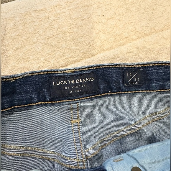 Lucky Brand Jeans, lightly worn, great condition! - Picture 2 of 5